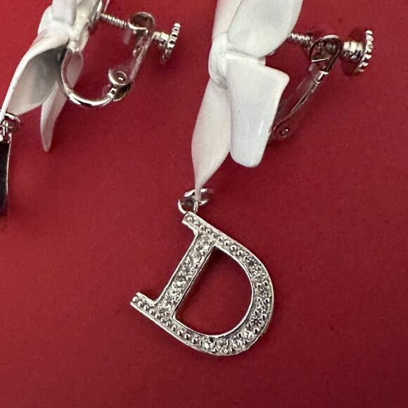 Stunning Dior White Flower Crystal D Drop Silver Clip on Earrings 🌸✨ - Picture 7 of 8